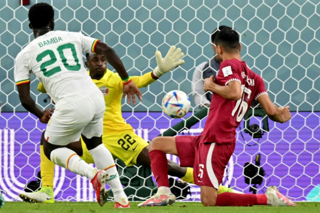 Senegal beat Qatar to leave World Cup hosts on brink of early exit