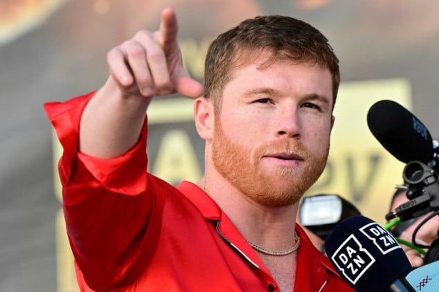 Boxer Alvarez threatens Messi over World Cup jersey 'insult'