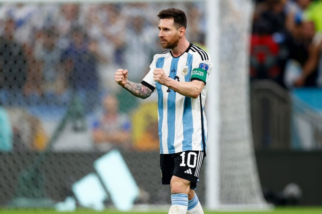 Messi celebrates 1000th game with golazo