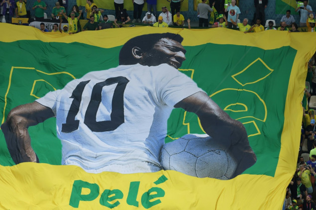 Pele says watching Brazil World Cup match from hospital