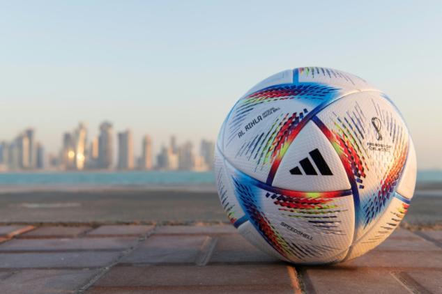 Fifa apresenta a Al Hilm, bola oficial dos últimos quatro jogos da Copa do Catar