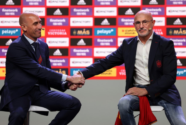 New Spain coach De La Fuente defends appointment
