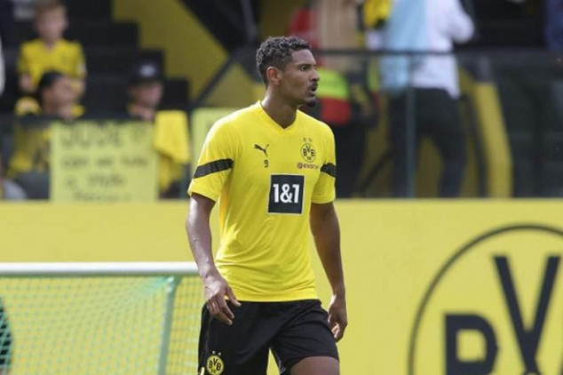 Dortmund striker set to overcome worrying illness