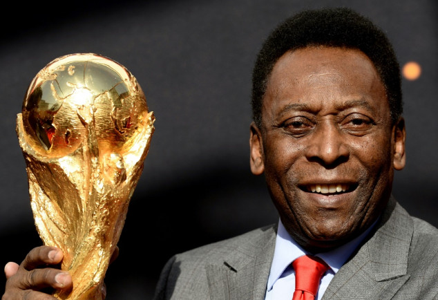 Pele's family gather at his hospital bedside on Christmas Eve