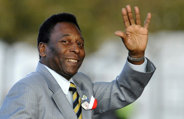 Pele's family gather at his hospital bedside for Christmas
