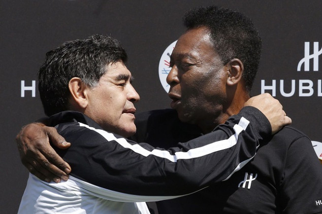 Watch Pelé and Maradona's meeting 20 years ago