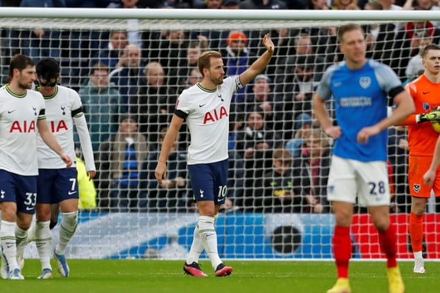 Kane fires Spurs into FA Cup fourth round