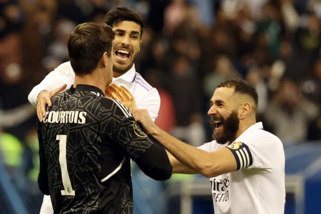 Courtois helps Madrid beat Valencia to reach Super Cup final