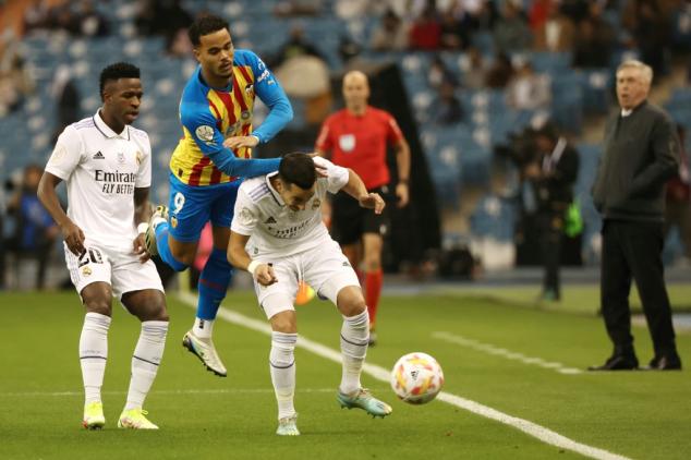 Com entorse no tornozelo, Lucas Vázquez vai desfalcar Real Madrid na final da Supercopa da Espanha