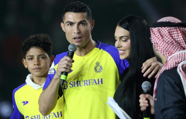 Magnata saudita paga 2,6 milhões de dólares por ingresso para ver Messi e Cristiano Ronaldo