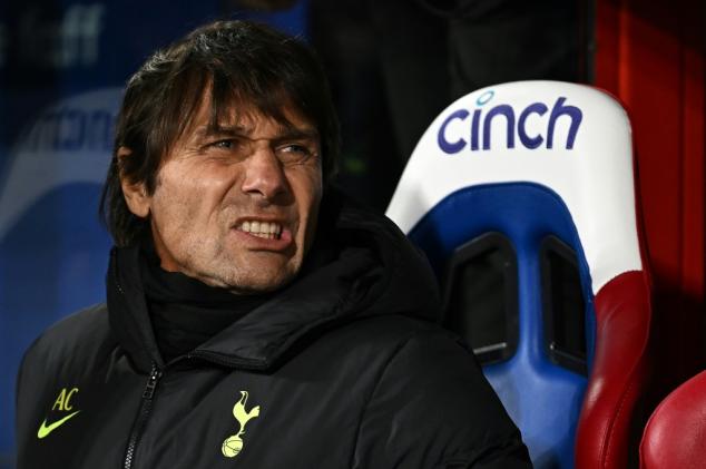 Spurs boss Conte ponders football future after death of three friends