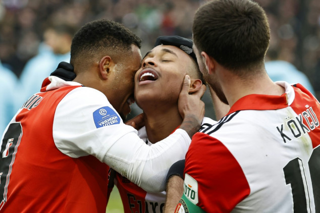 Feyenoord held by struggling Ajax but top Dutch league
