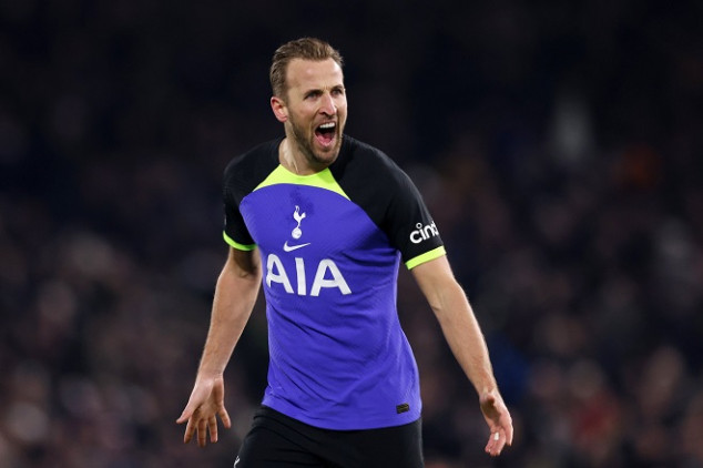 Watch: Kane becomes Spurs' joint top scorer