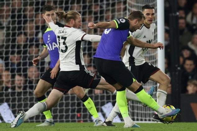 Tottenham vence Fulham (1-0) com gol de Kane e se aproxima da 'zona da Champions'