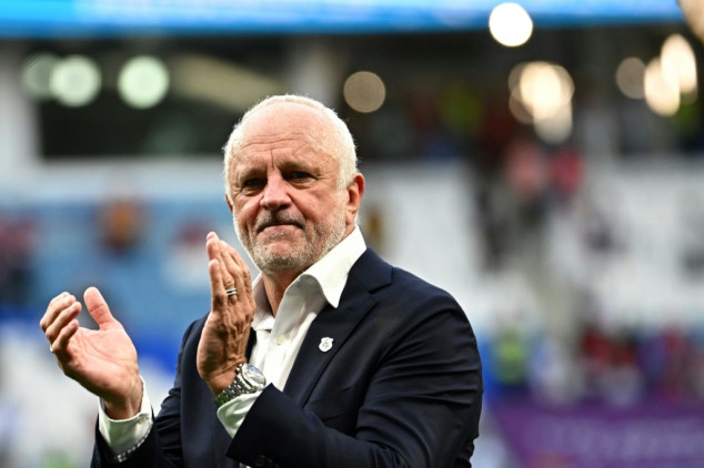 Graham Arnold extends contract as coach of Australia's Socceroos