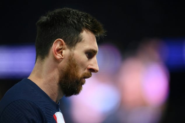 PSG in talks with Messi over renewing contract