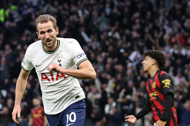 Kane eyes Premier League history after breaking Spurs goal record