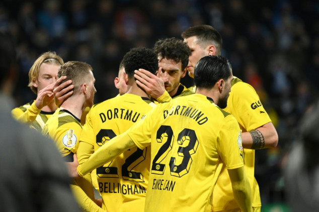 Long-range Can, Reus see Dortmund into German Cup quarters