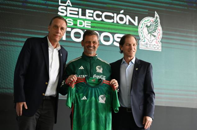 Argentino Diego Cocca é apresentado como novo técnico do México visando a Copa de 2026