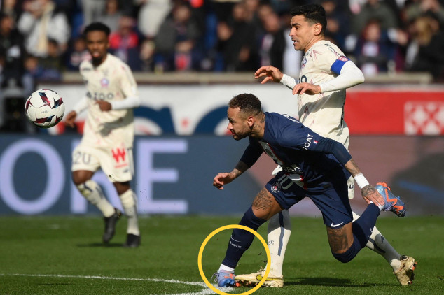 Paris Saint-Germain suffer Neymar injury headache