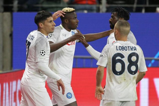 Napoli vence Eintracht Frankfurt (2-0) na ida das oitavas da Champions