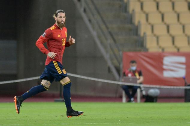Sergio Ramos anuncia su adiós a la Roja al no contar para De la Fuente