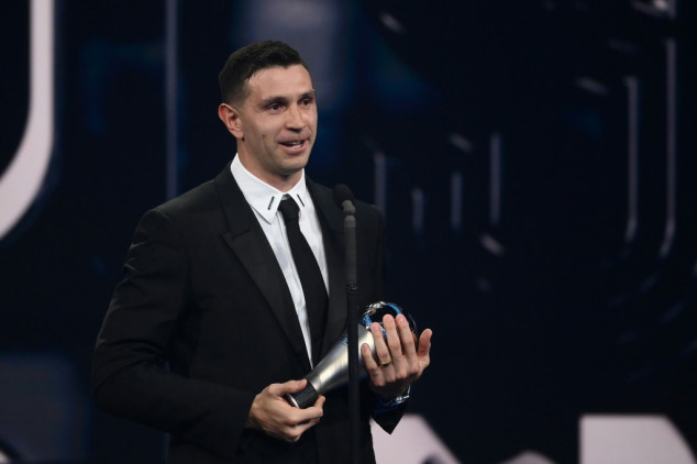Argentino 'Dibu' Martínez conquista prêmio The Best da Fifa de melhor goleiro