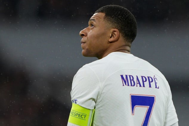 Carragher shares thoughts on Mbappé's future:Video