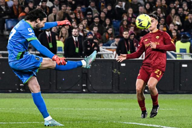 Roma pierde 4-3 ante el Sassuolo y sale de la 'zona Champions'