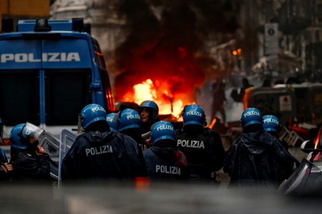 Eight arrested after Champions League violence in Naples