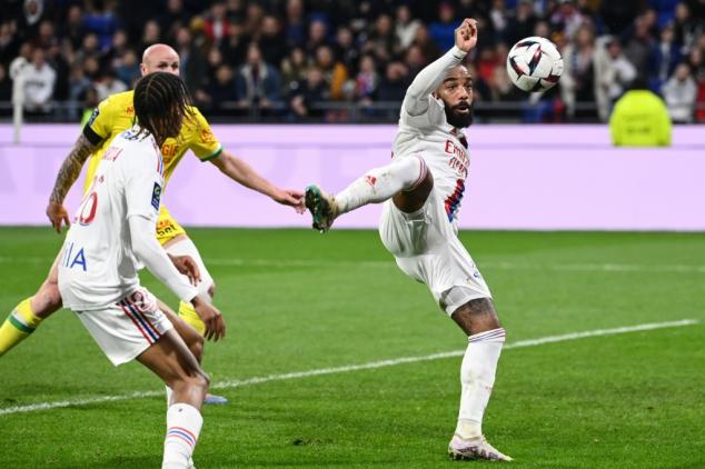 Lyon empata 1-1 en casa con Nantes pese a nuevo gol de Lacazette