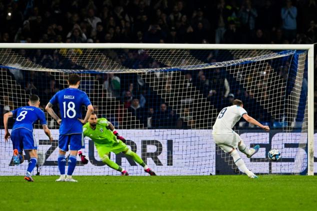 Italia arranca con derrota ante Inglaterra pese a debut con gol de Retegui