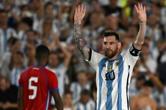 Argentina vence Panamá (2-0) em amistoso e Messi chega a 800 gols na carreira