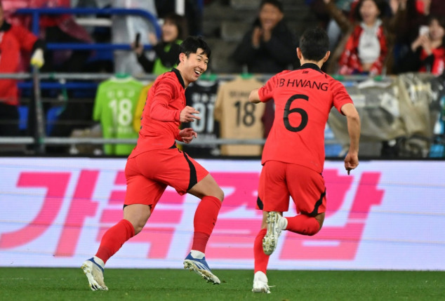 South Korea blow lead to give Klinsmann debut draw against Colombia