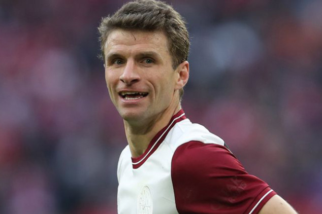 Muller hilariously trolls interviewer over his age