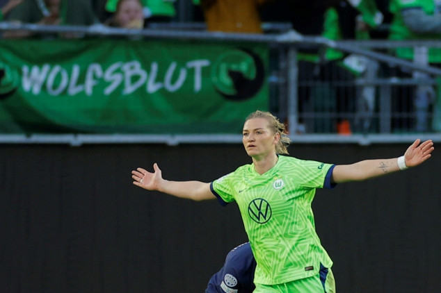 Wolfsburg sink PSG to set up Women's Champions League semi with Arsenal