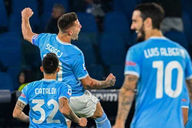 Lazio see off Monza to stay second behind Napoli