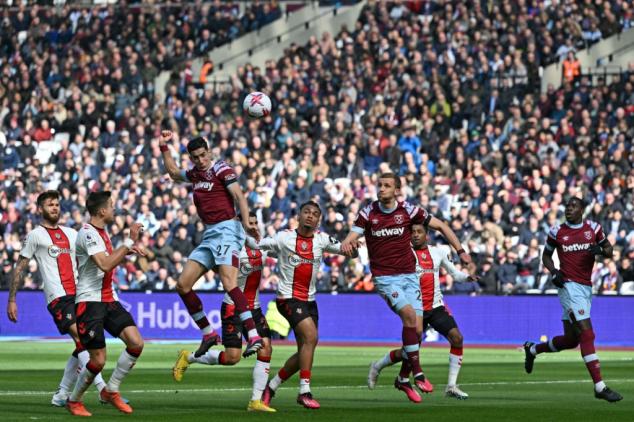 West Ham climb out of relegation zone as Saints stay bottom