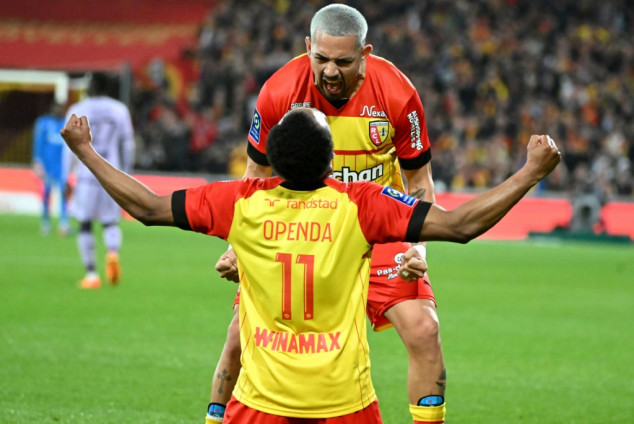 Lens take big step towards Champions League by beating Monaco