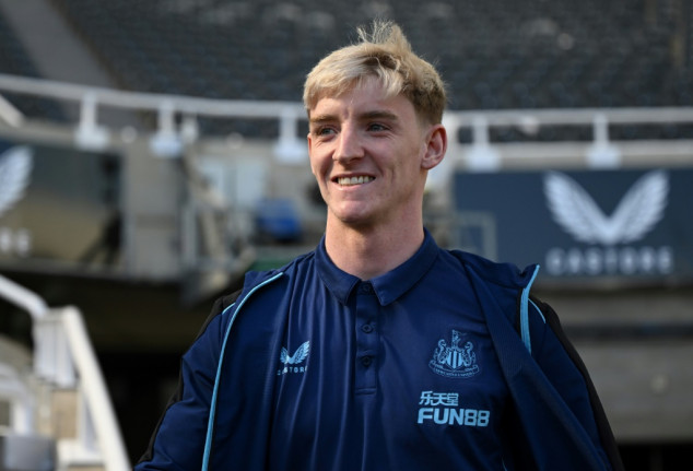 Newcastle boss Howe weighing up Gordon role against Everton