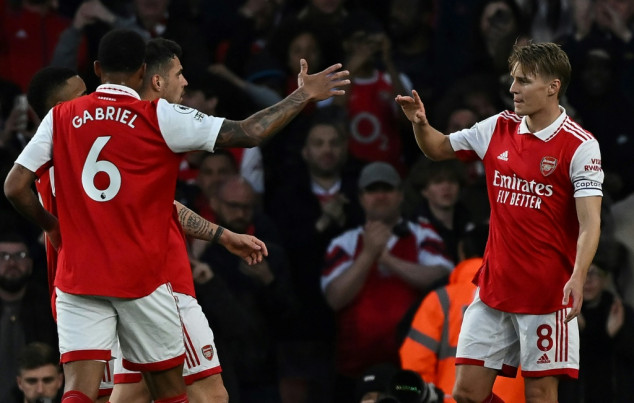 Arsenal vence derby contra o Chelsea (3-1) e recupera liderança na Premier League