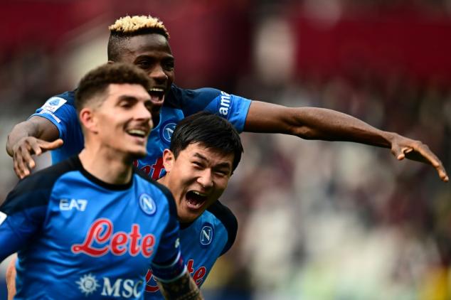 Napoli empata com Udinese (1-1) e é campeão italiano 33 anos depois