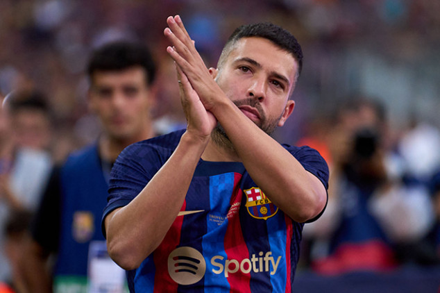Alba announces Barcelona exit in emotional video