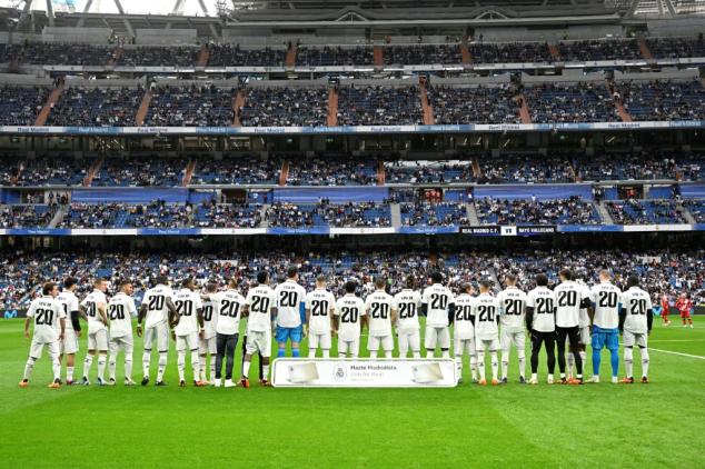 Real Madrid: les joueurs et le Bernabéu affichent leur soutien à Vinicius