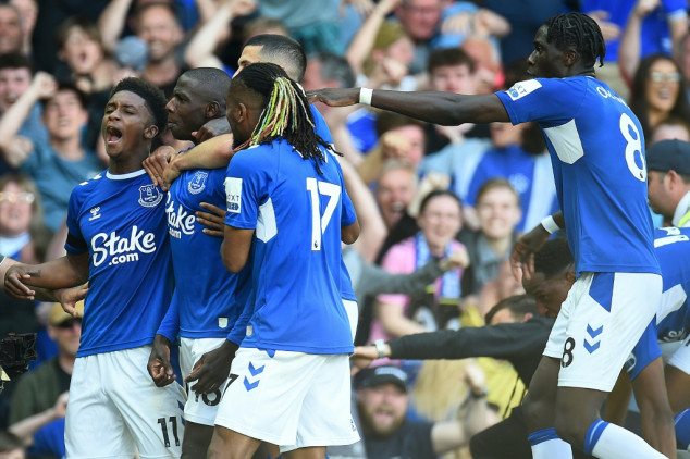 Everton garante permanência na Premier League; Leeds e Leicester são rebaixados