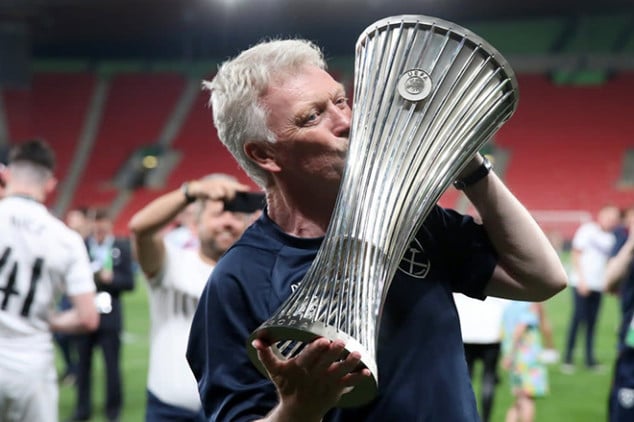 Class act: Moyes celebrates UECL win with his dad