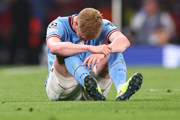 De Bruyne leaves UCL final due to injury