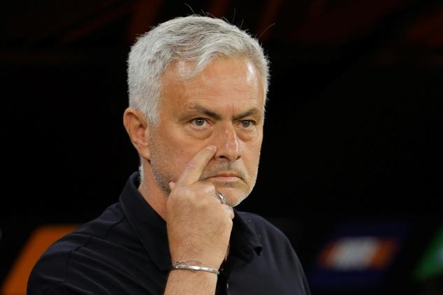 Uefa suspende Mourinho por 4 jogos por insultar árbitro