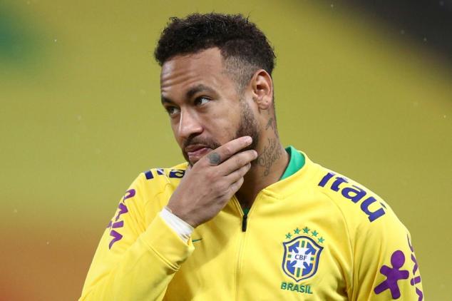 Brésil: une amende contre Neymar pour refus d'arrêter des travaux