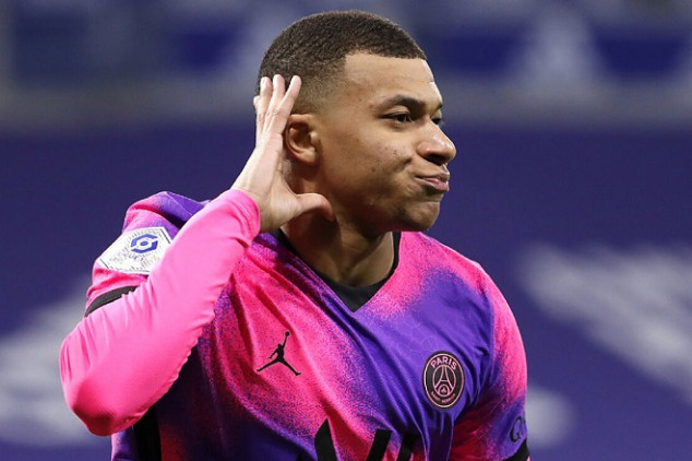 PSG appeal to Mbappe's relatives to force new deal